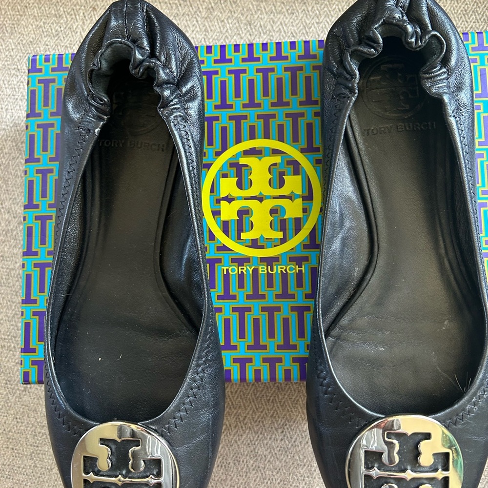 Tory Burch Silver Medallion Black Ballet Flat sz 7